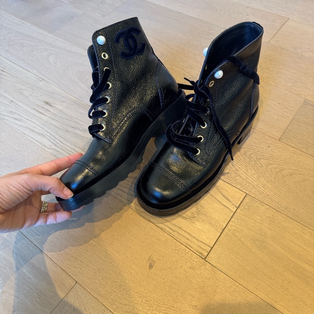 CHANEL - Like New Black Leather Boots - Picture 2 of 6
